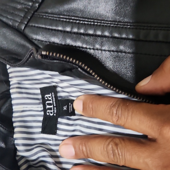 Women black leather motorcycle jacket - Picture 4 of 4